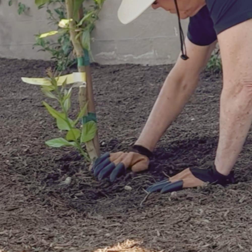 SuperClaws™ - Garden Gloves with Claws for Planting & Yard Work